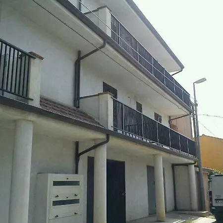 Casa Ele アパート レ・カステッラ